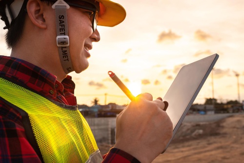 Digitale Angebotserstellung auf der Baustelle: Um eine Offerte zu erstellen, eignet sich der NPK. Digitale Angebotserstellung auf der Baustelle: Um eine Offerte zu erstellen, eignet sich der NPK.